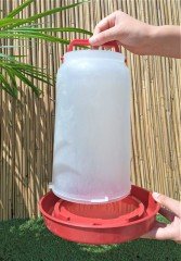 1  Adet 4 KG Tavuk Yemliği+ 1 Adet 4 LT Tavuk Suluğu Suluk