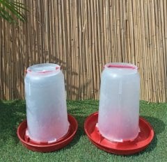 1  Adet 4 KG Tavuk Yemliği+ 1 Adet 4 LT Tavuk Suluğu Suluk