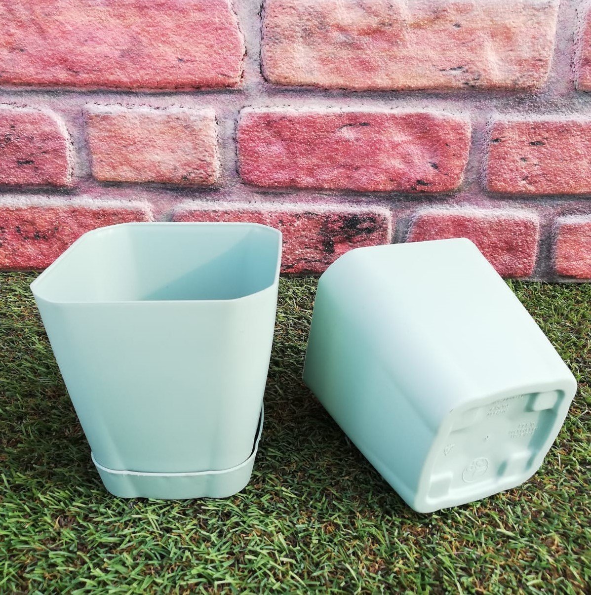 Renkli Saksı 0,8 LT 3 Adet Mint Yeşili Renk Safir Model Kare Saksı Tabaklı Saksı