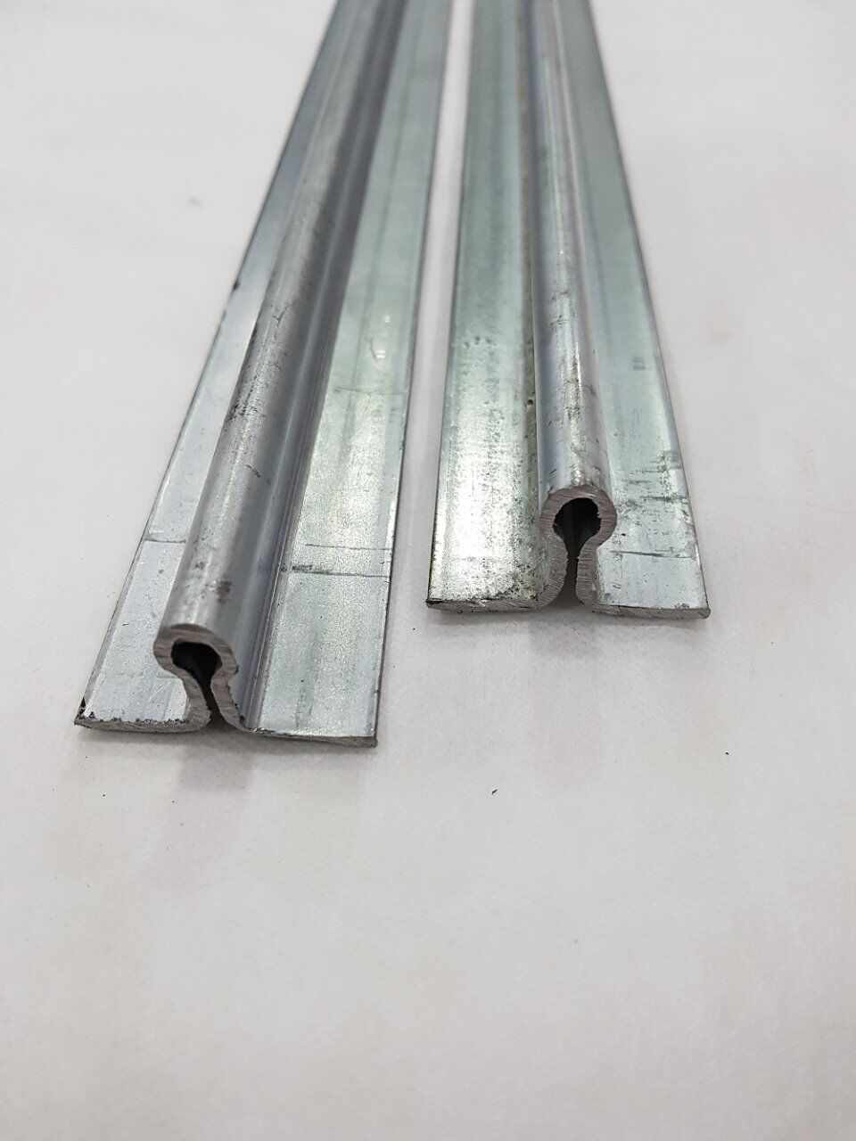 Sera Klips Yatağı 3 metre' lik 16 Adet T Sera Klipsi Demir Yatağı